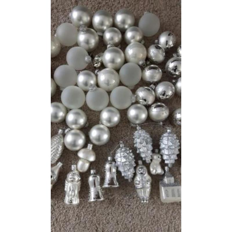 104 kerstboom ballen/versiersels incl Piek! Rood/zilver/wit