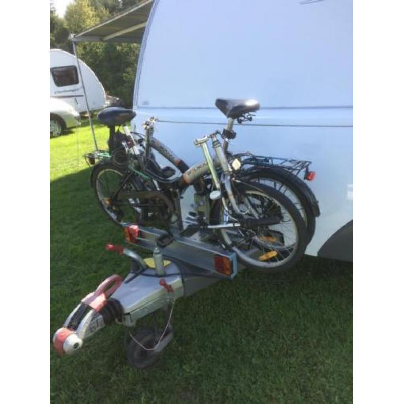 2 vouwfietsen met twinny load fietsendrager