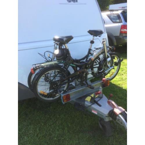 2 vouwfietsen met twinny load fietsendrager