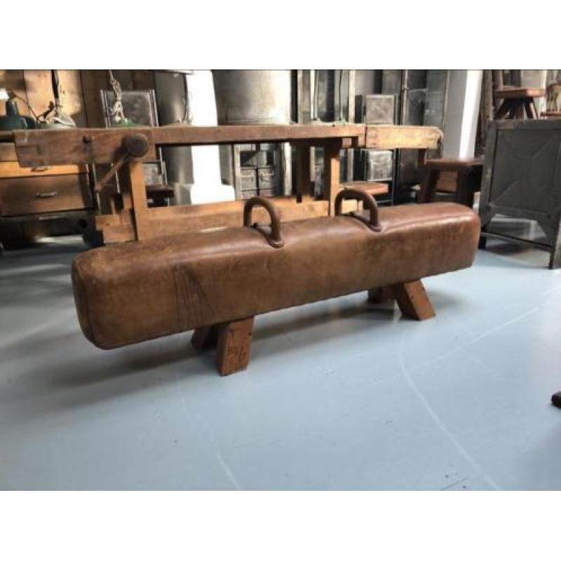 Turnpaard, turn toestel, gymnastiek, vintage, kruk, bank,