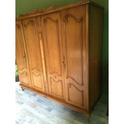 2379~Queen Ann, Vintage kledingkast om zelf te RESTYLEN