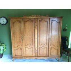 2379~Queen Ann, Vintage kledingkast om zelf te RESTYLEN