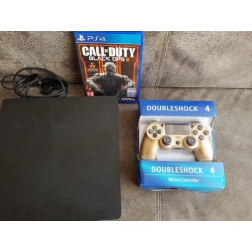 Ps4 Sony met controller en een game