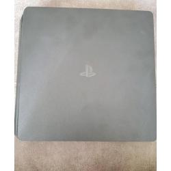 Ps4 Sony met controller en een game