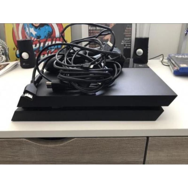 Ps4, 500 GB te koop incl bedrading, controllers en 2 games