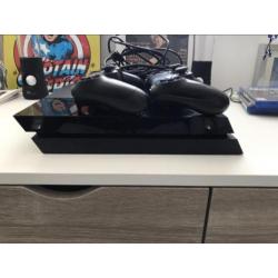 Ps4, 500 GB te koop incl bedrading, controllers en 2 games