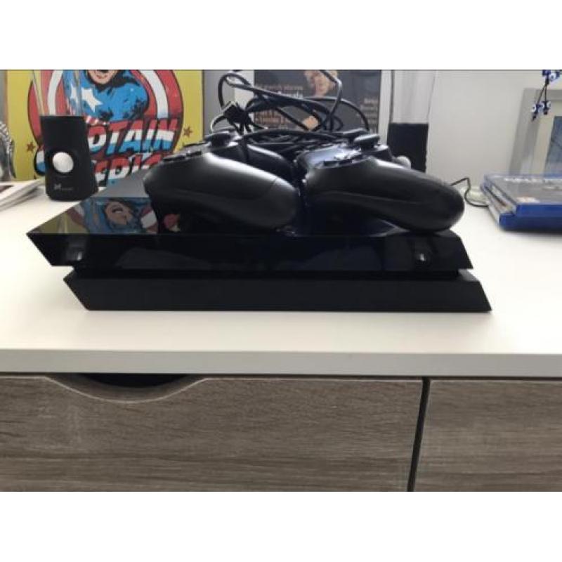 Ps4, 500 GB te koop incl bedrading, controllers en 2 games